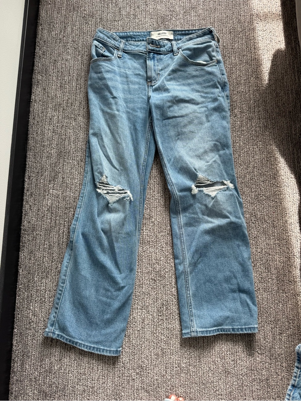 Hollister Low-Rise Ripped Medium Wash Relaxed Straight Jeans